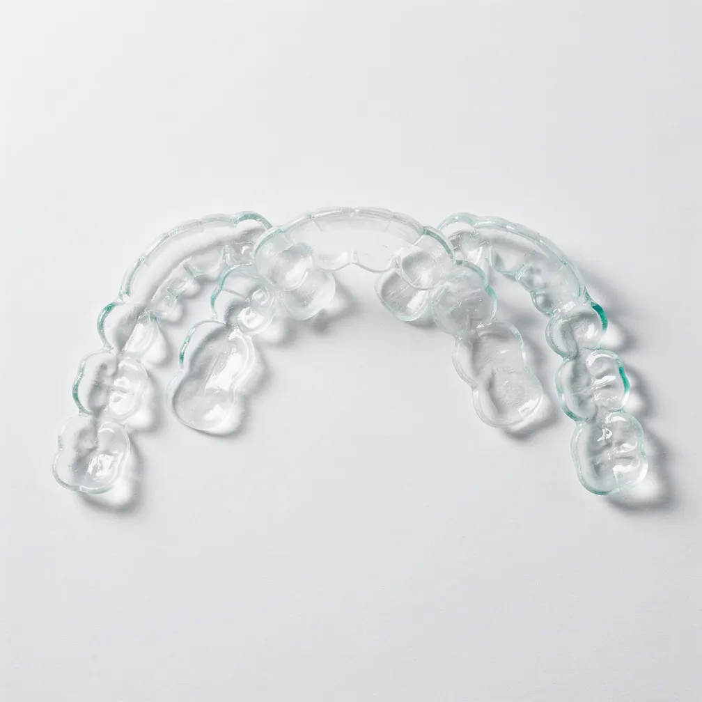 Aligners byts stegvis under behandlingens gång.